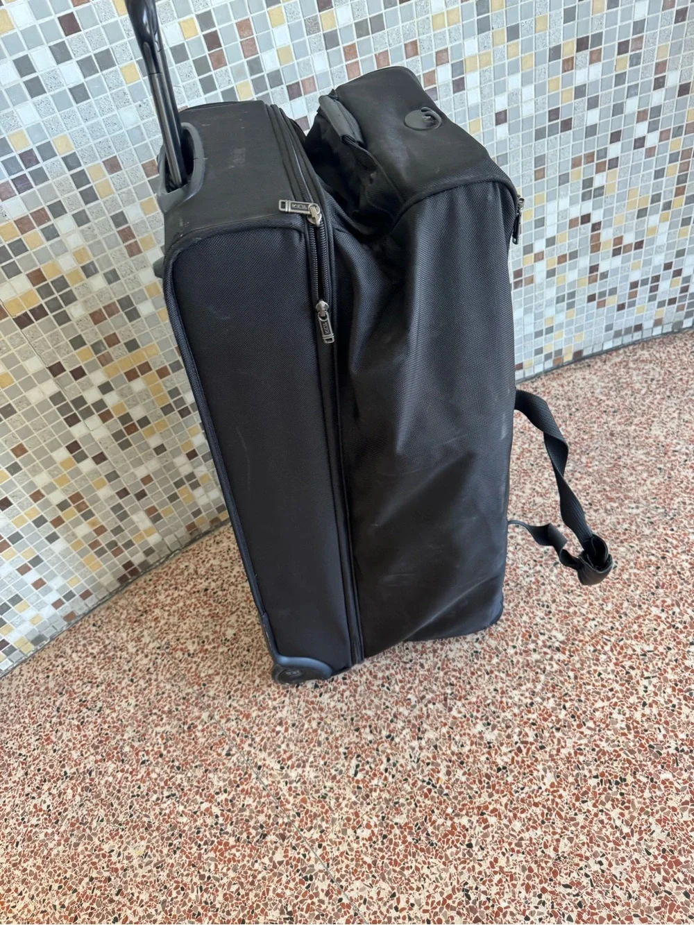 TUMI Alpha Large Split 2-Wheeled Duffel bag Rolling Suitcase Check-On